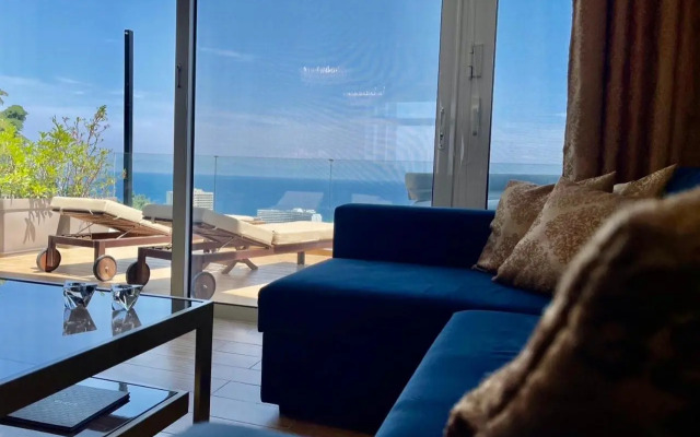 FlyViewFlatsGOLD PrivateHotTub with SeaView