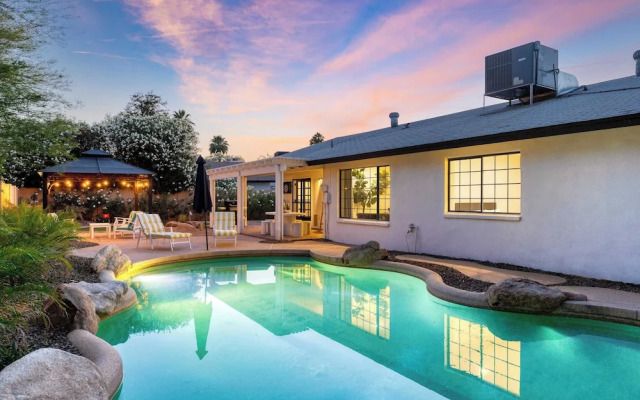 Sol Vista Private Oasis w/ Pool, Putting Green, and Prime Location