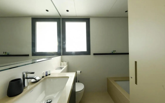 Modern and Vibrant 2BR apartment with Private Balcony