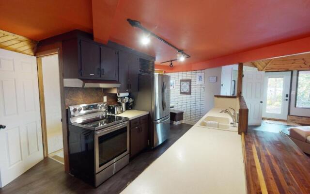 Square Bed ~ Round House