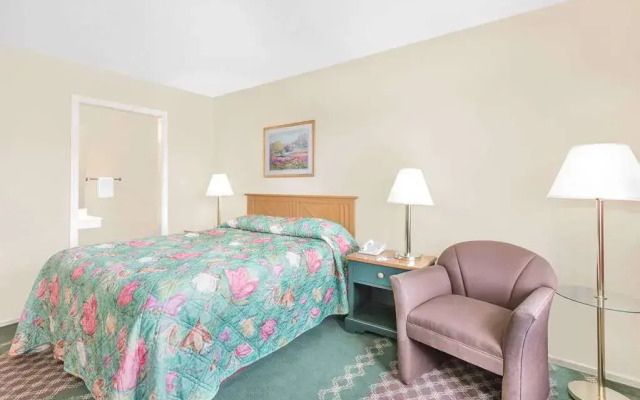 Knights Inn New Philadelphia