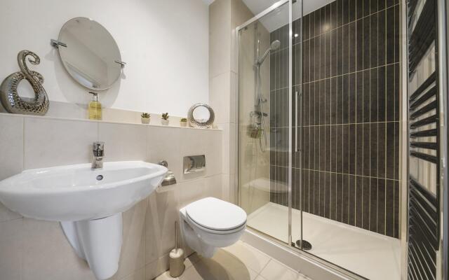 London Heathrow Living Holywell Service House A