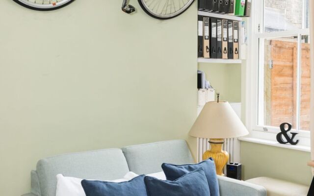 Contemporary 2BR Flat near The Oval