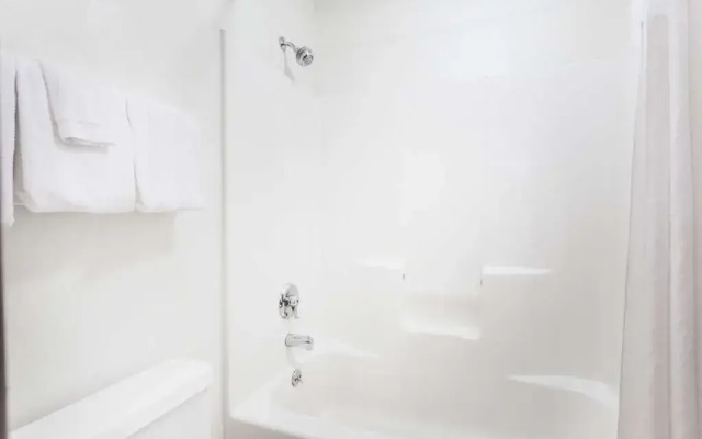 Baymont Inn & Suites LaGrange