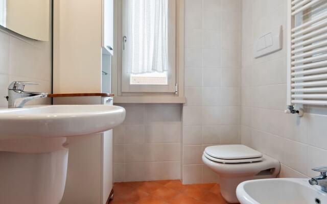 Lazise, Modern Houses, Nice and Colourful Decoration