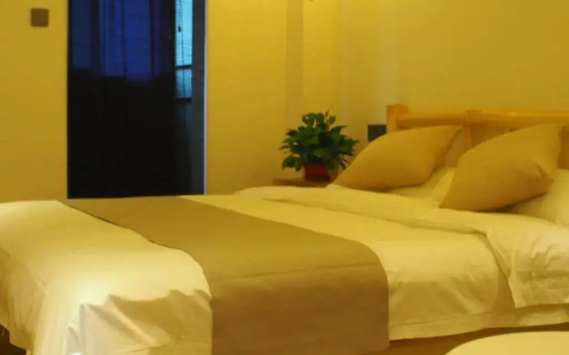 Right Here Hotel