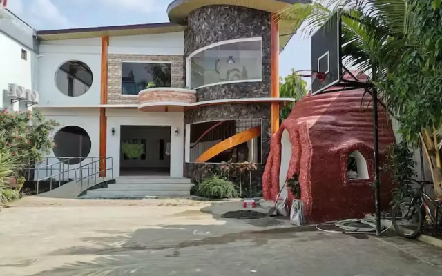 Ross Rose Budget Hotel