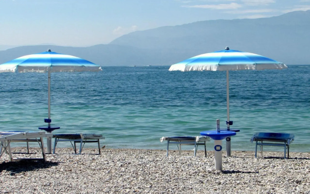 Belvilla by OYO Attractive Residence on Lake Garda