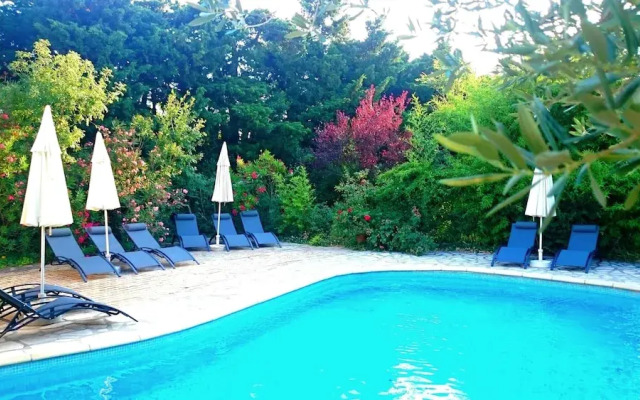 Villa With one Bedroom in Maussane-les-alpilles, With Pool Access, Fur