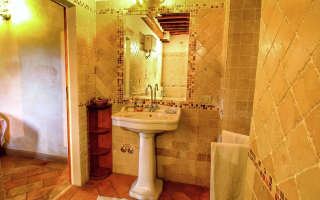 Rustic Villa with Private Pool near Montepulciano