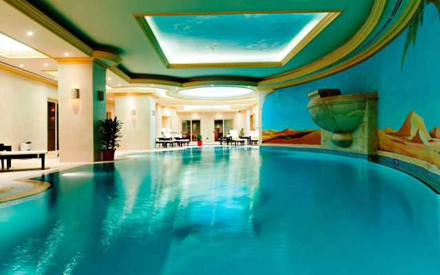 Magnum Hotel & Suites West Bay