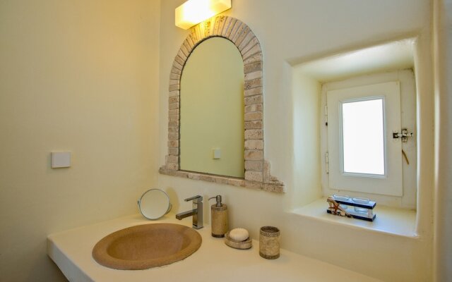 Newly-Built Private Luxury Villa