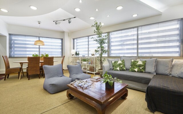 Chloe Boutique Apartments