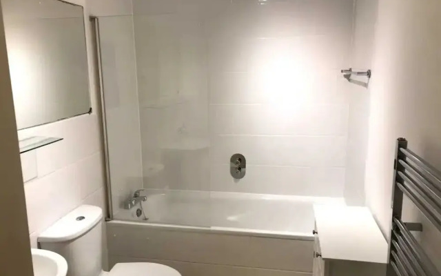 Spacious 1 Bedroom Apartment in Earls Court