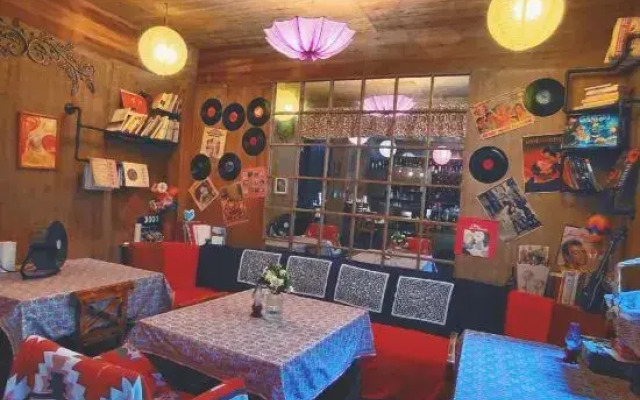 September Huizhou Inn