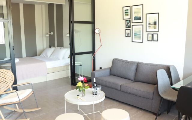 Hanioti Suites