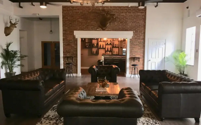 Hunter Arms Hotel