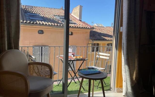 Nice Studio 20 M Near The Place D'albertas!
