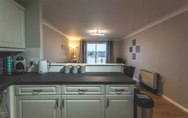 Vespasian Quay - Balcony overlooking the River Itchen - Secure & private parking