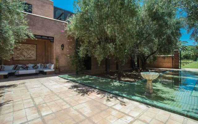 Villa Alouna en exclusivité avec piscine privée dans la Palmeraie