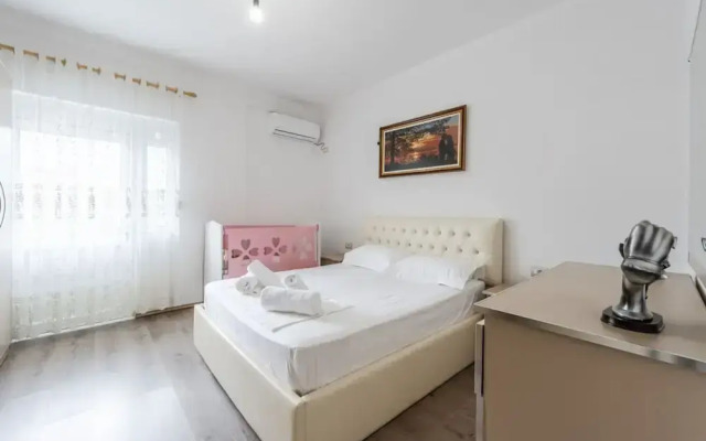 Hometown Apartment in Gjirokaster