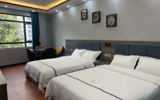 Huangping Jinyin Hotel