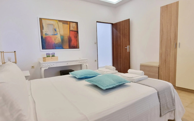 Bungalow White Apartments and Suites