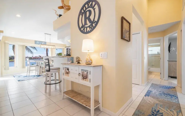 Luxury Long Waterview w Pool-kayaks-clubs-bikes