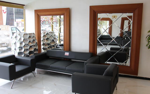 Grand Niki Hotel & Spa