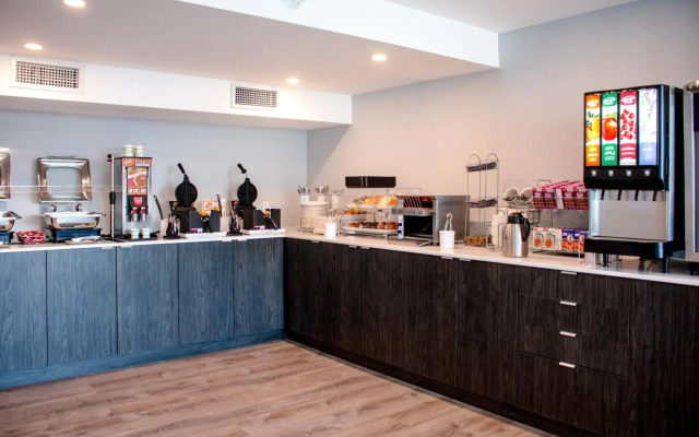 Comfort Suites Kingston Central