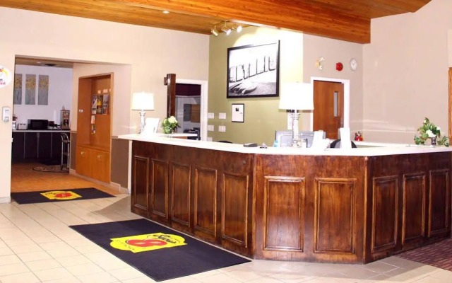 Jolly Roger Inn & Resort