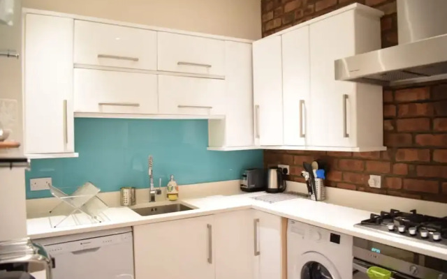 Bright 2 Bedroom Apartment in Edinburgh
