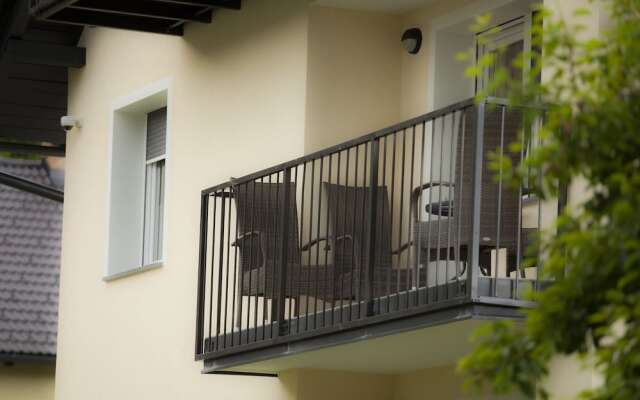 Apartments Razingar 9