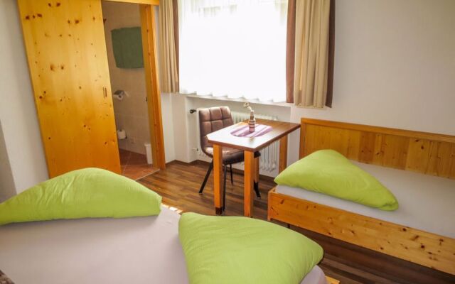 Sesselebenerhof 12821