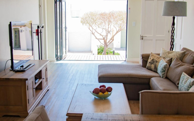 Paradise Beach Apartments Langebaan 4 Elara