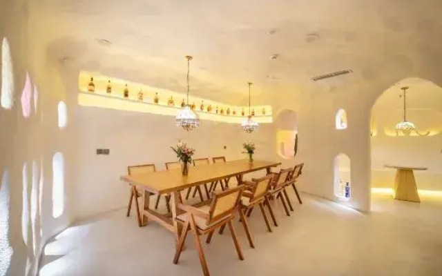 Buerjin Grand Xinjiang Hotel