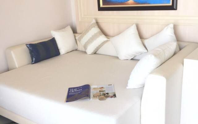 La Playa Beach Front Pool Villa Cha-am