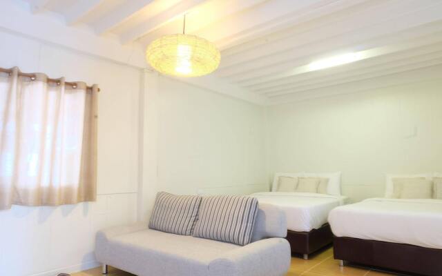 Plern Room And Backyard