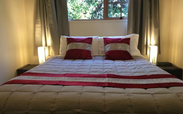 Colonial Lodge Motel