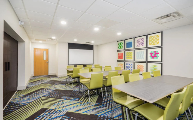 Holiday Inn Express Hotel & Suites Louisville East by IHG