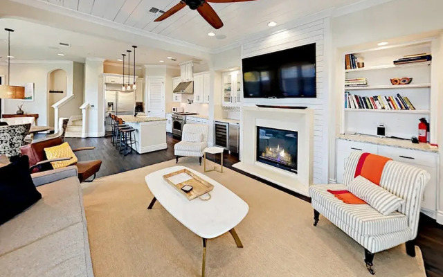 Skyline View Austin House by RedAwning
