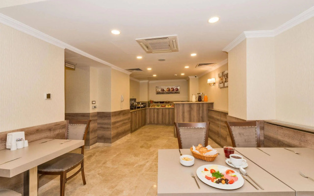 Alphonse Hotel