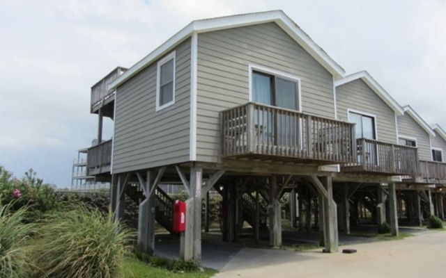 29 Cabana Anna Studio Bedroom Condo by RedAwning