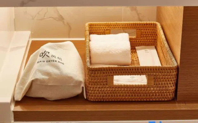 Waiting Hotel (Shanghai South Railway Station Shanghai Normal University)