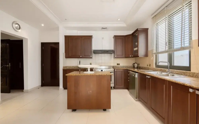 Villa on Beach w Private Pool The Palm Jumeirah