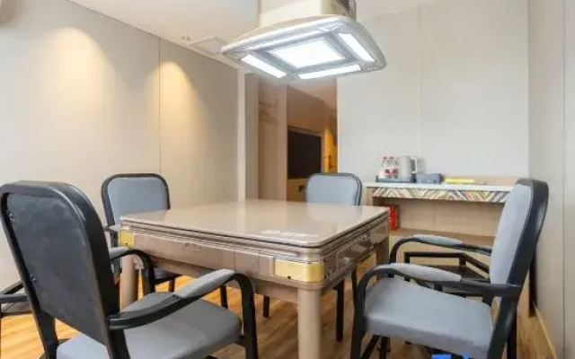 YaSheMan Hotel (Honghu Yasi Plaza Store)