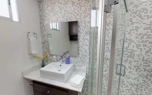 Comfortable and Trendy Apartment 2C