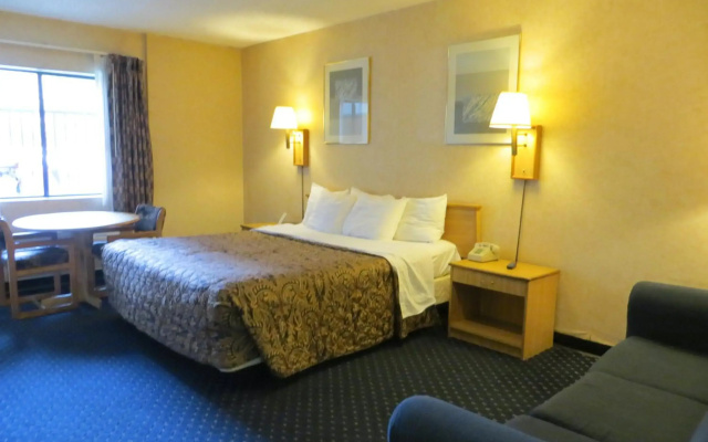 Days Inn by Wyndham Anaheim West