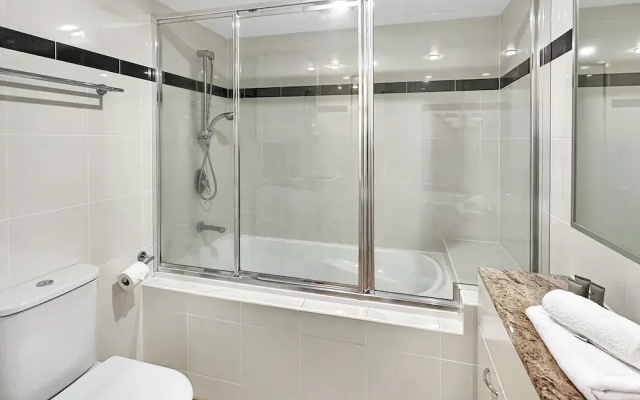 High-rise 2-bed Apartment With Gym, BBQ & Pool