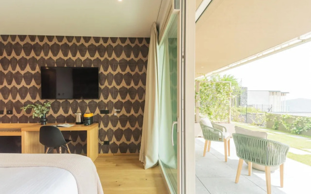 Pureview Luxury Suites, with breakfast & pool
